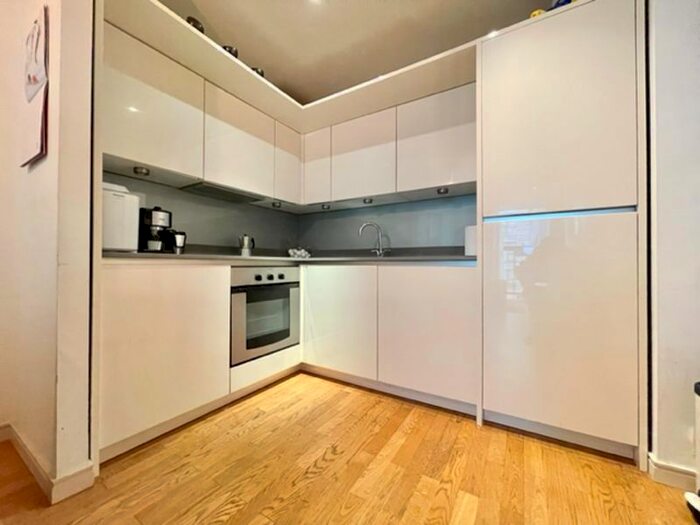 1 Bedroom Flat To Rent In Hermitage Street, London, W2