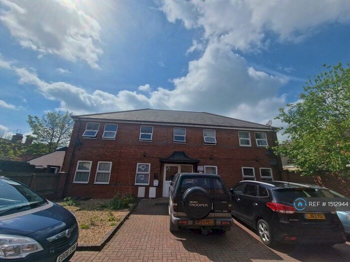 2 Bedroom Flat To Rent In Moss Court, Kettering, NN16