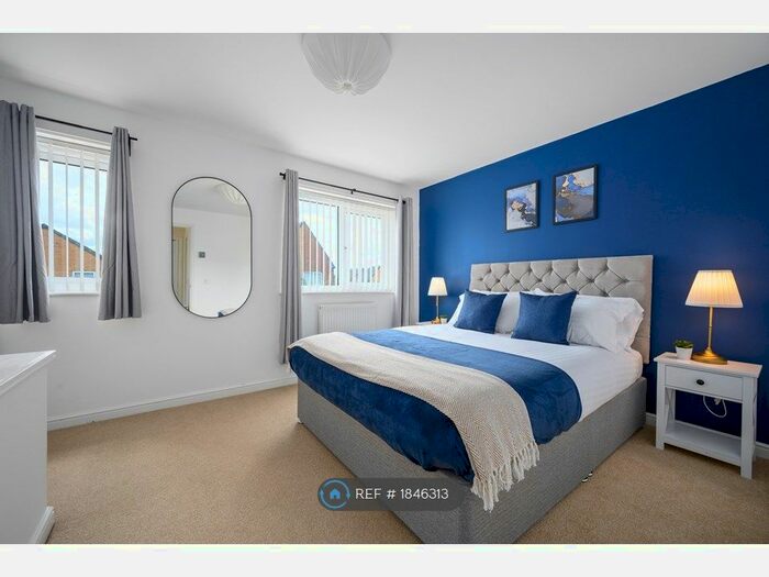 2 Bedroom Semi-Detached House To Rent In Overlinks Road, Manchester, M11