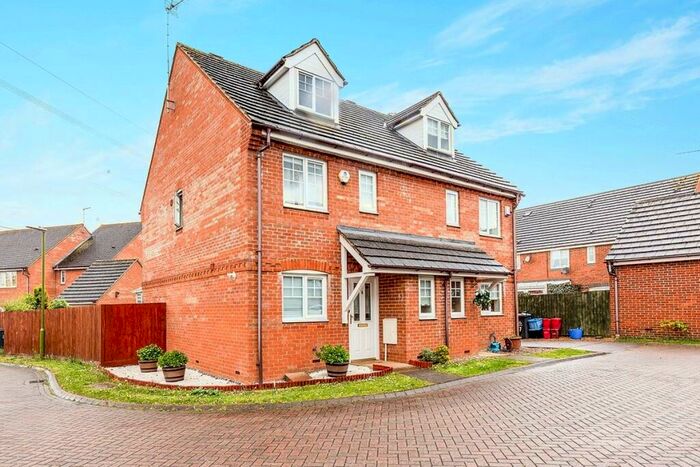 3 Bedroom Semi-Detached House To Rent In Windrush Close, Stevenage, Hertfordshire, SG1