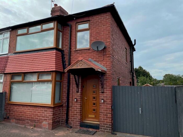 3 Bedroom Semi-Detached House To Rent In Tellson Crescent, Salford, M6