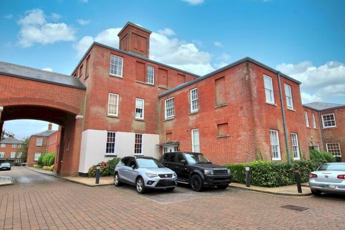 2 Bedroom Flat To Rent In Consort Mews, Knowle, Fareham, PO17