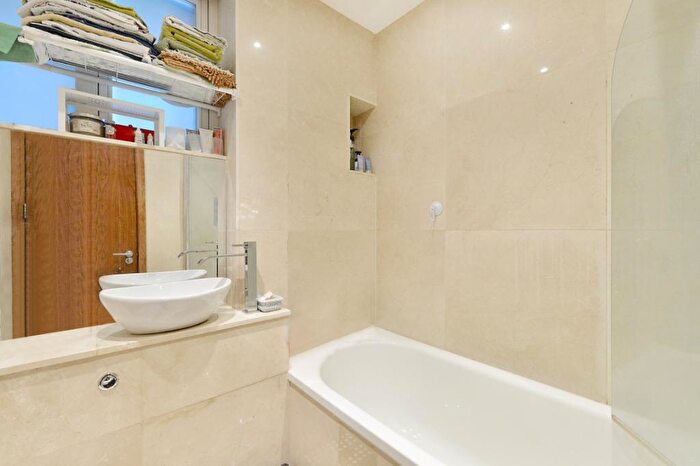 2 Bedroom Apartment To Rent In Manor Apartments, - Abbey Road, NW8