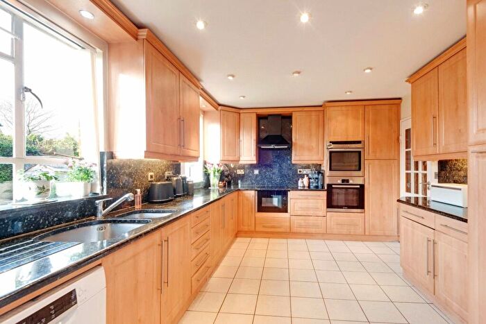 5 Bedroom Detached House For Sale In Hendon Avenue, Finchley, N3