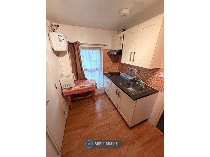 Studio To Rent In South Lambeth Road, London, SW8