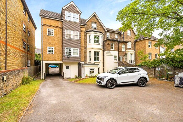 1 Bedroom Flat For Sale In Surbiton Hill Park, Surbiton, KT5