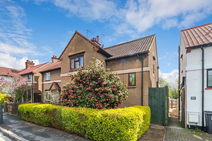 2 Bedroom Semi Detached House For Sale In The Crescent, Watford, WD18