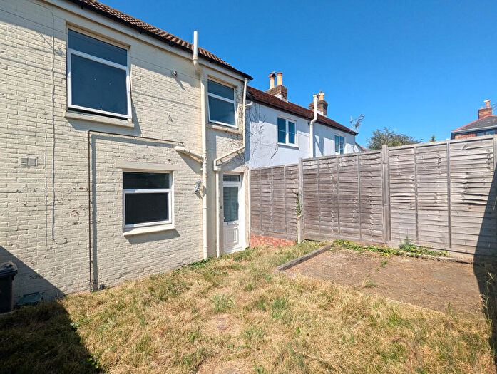 1 Bedroom Terraced House To Rent In East Cowes, Isle Of Wight, PO32