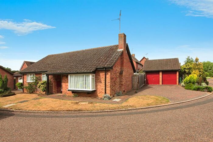 3 Bedroom Detached Bungalow For Sale In Lakeside, Peterborough, PE4