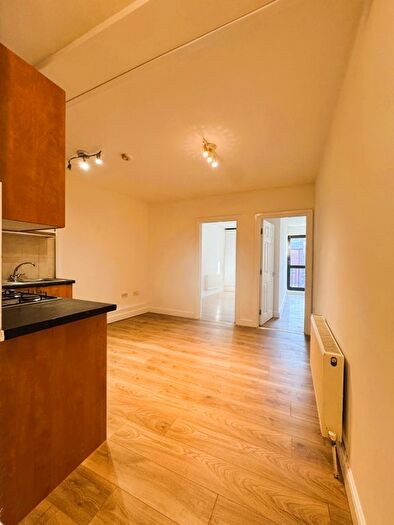 2 Bedroom Flat To Rent In London, SM1