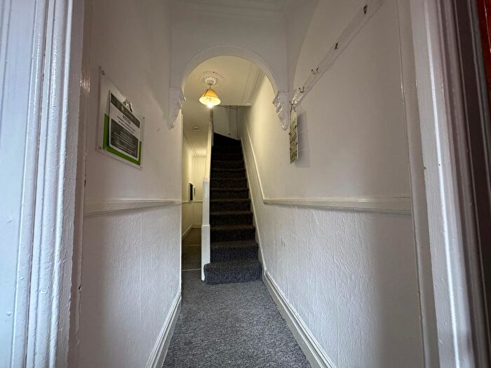 7 Bedroom Semi-Detached House To Rent In Chestnut Avenue, Leeds, LS6