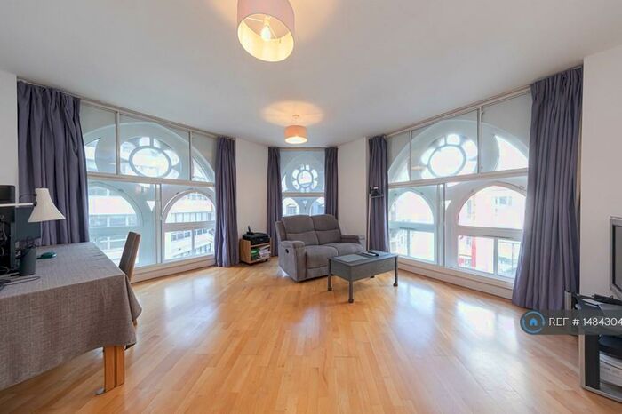 3 Bedroom Flat To Rent In Farringdon Road, London, EC1M