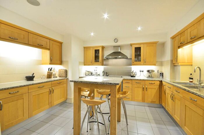2 Bedroom Flat For Sale In Great Jubilee Wharf, Wapping, London, E1W