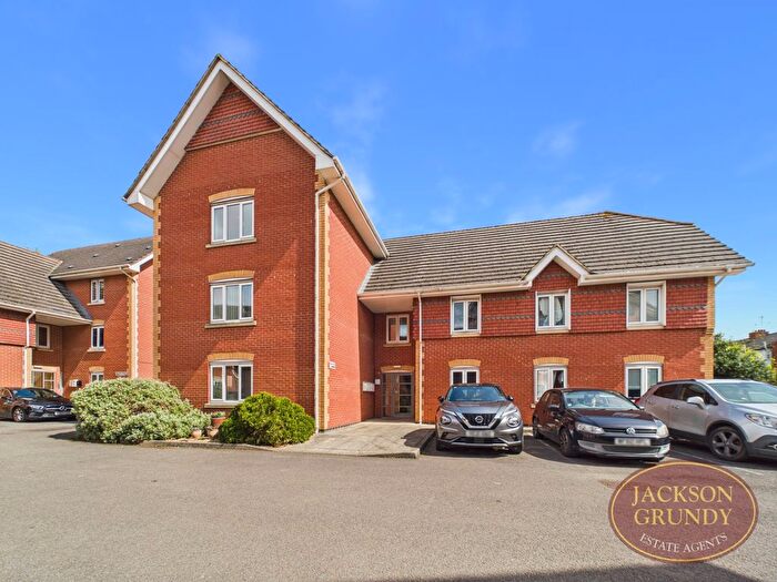 2 Bedroom Flat For Sale In Chestnut Road, Abington, NN3