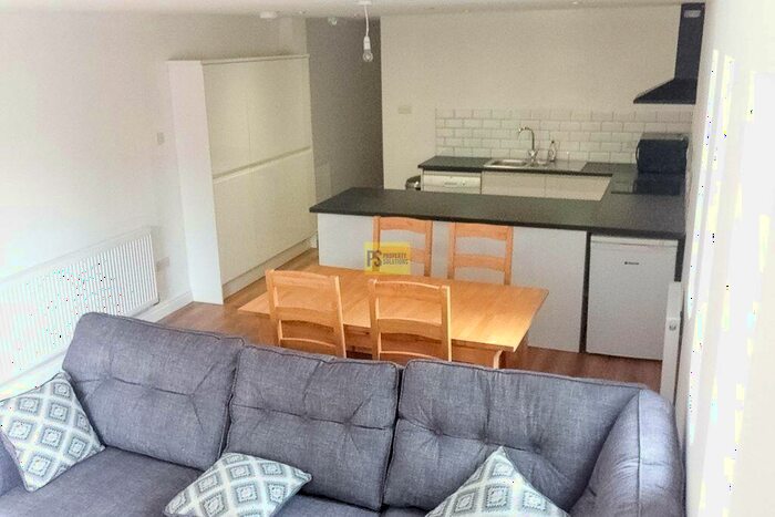 6 Bedroom Semi-Detached House To Rent In Croydon Road, Selly Oak - Student Property, B29