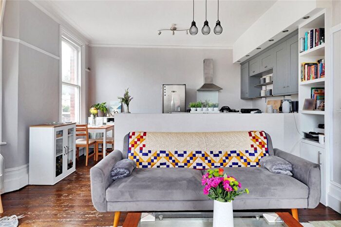2 Bedroom Flat For Sale In Grove Hill Road, Tunbridge Wells, Kent, TN1