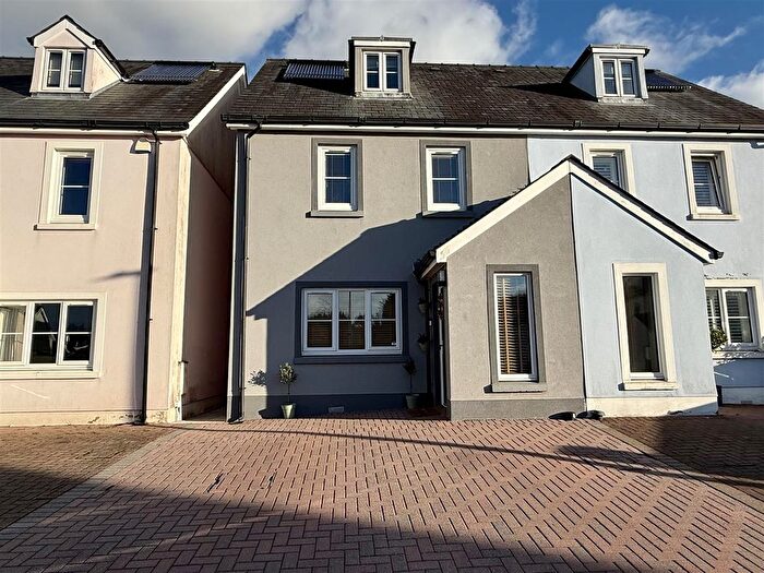 3 Bedroom Town House For Sale In Parc Y Gelli, Foelgastell, Llanelli, SA14
