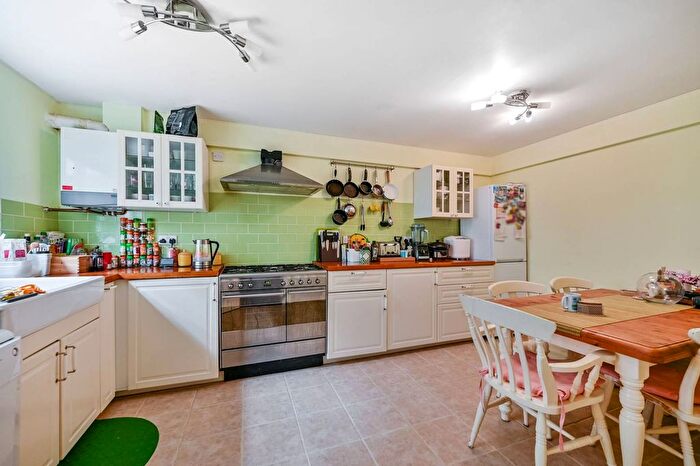 3 Bedroom Property For Sale In Willingham Way, Kingston, Kingston Upon Thames, KT1