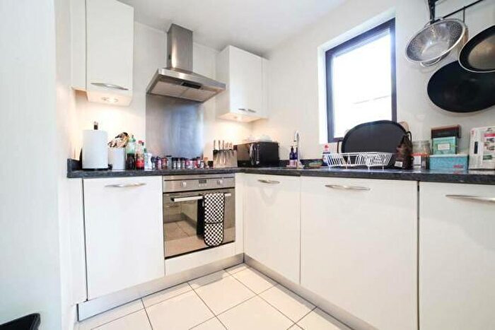 1 Bedroom Flat To Rent In Kennington Park Road, London, SE11