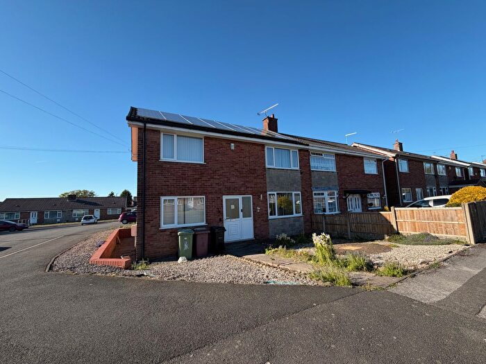 3 Bedroom Property To Rent In Charnwood Crescent, Alfreton, DE55