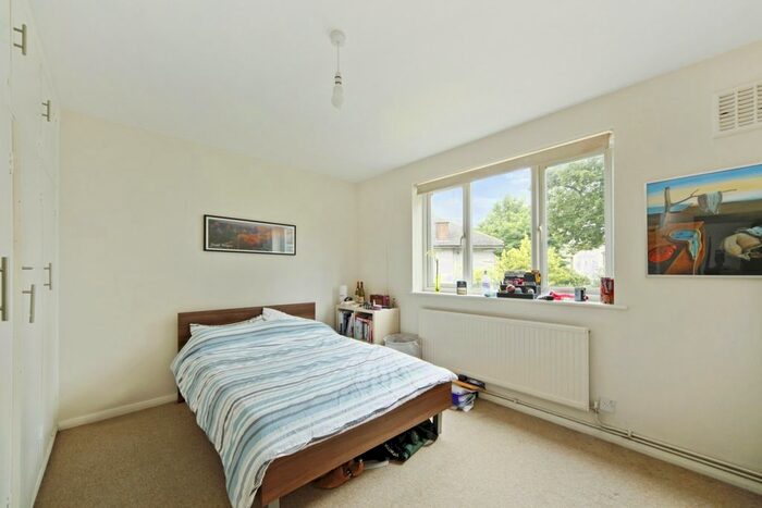 2 Bedroom Flat To Rent In Crescent Lane, London, SW4