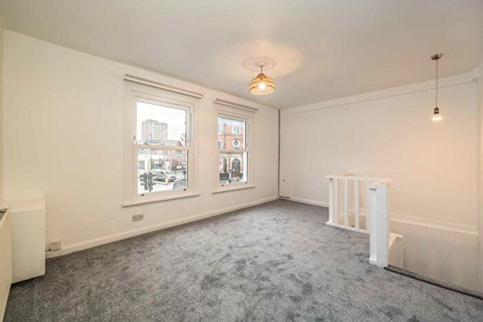 2 Bedroom Flat To Rent In Mare Street, Hackney, E8