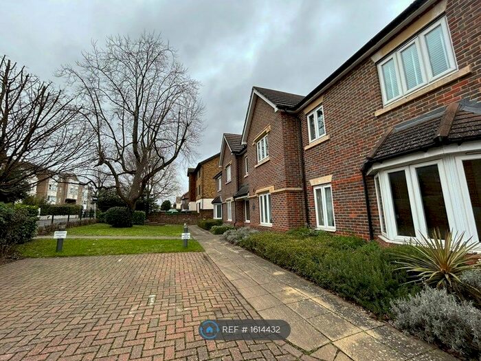 2 Bedroom Flat To Rent In Whitewood House, Surbiton, KT6