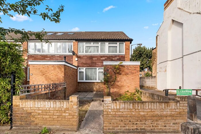 3 Bedroom End Of Terrace House For Sale In Drakefield Road, SW17