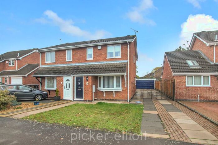 3 Bedroom Semi-Detached House To Rent In Bosworth Close, Hinckley, LE10
