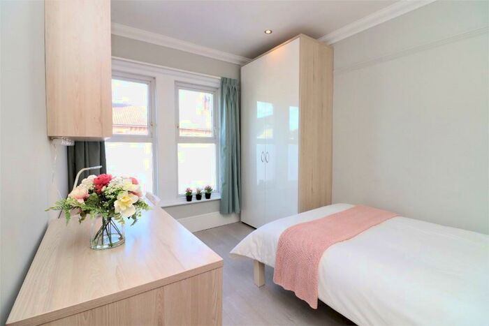 4 Bedroom House To Rent In Milton Road, SO15