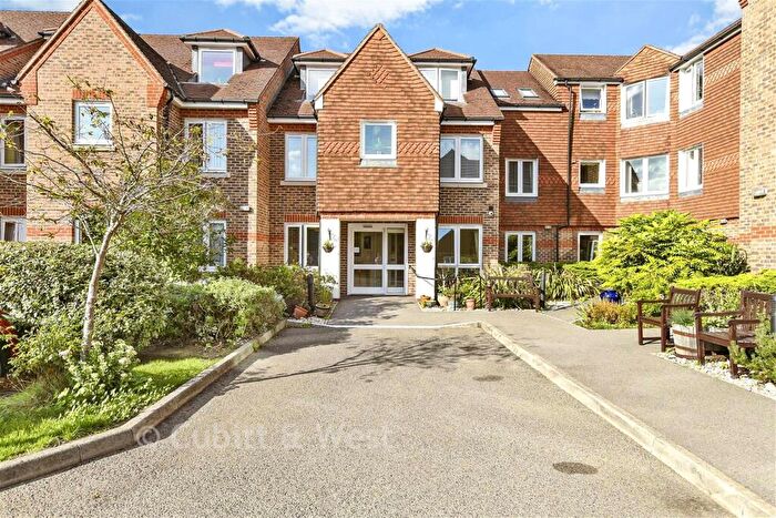 1 Bedroom Flat For Sale In London Road, Redhill, Surrey, RH1