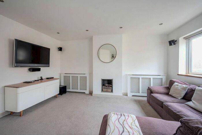 3 Bedroom Maisonette To Rent In Haydons Road, Wimbledon, London, SW19