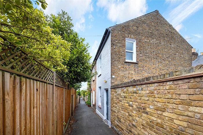 2 Bedroom End Of Terrace House To Rent In Albany Passage, Richmond, TW10
