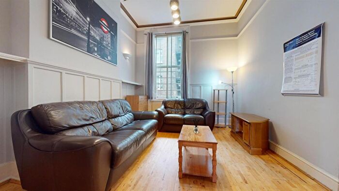 3 Bedroom Flat To Rent In Earls Court Road, London, SW5