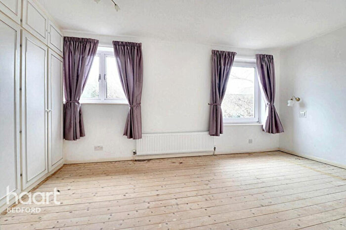 3 Bedroom End Of Terrace House For Sale In Huntsmans Way, Bedford, MK44
