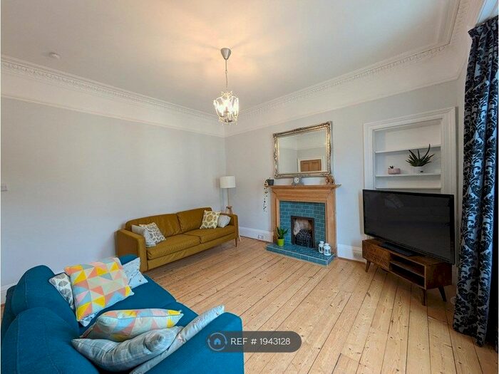 3 Bedroom Flat To Rent In Roseburn Drive, Edinburgh, EH12