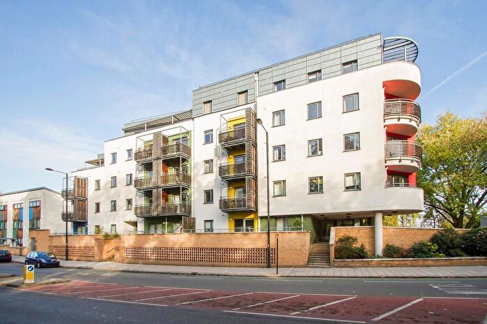 2 Bedroom Flat For Sale In Crown Dale, Crystal Palace, London, SE19