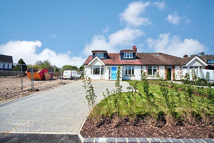 3 Bedroom Semi Detached Bungalow For Sale In Ashcroft Road, Luton, Bedfordshire, LU2