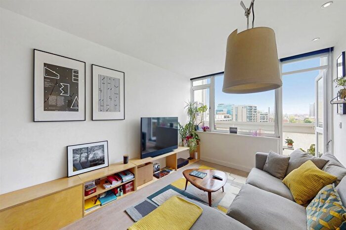 2 Bedroom Flat To Rent In Kinsham House, Ramsey Street, Bethnal Green, E2