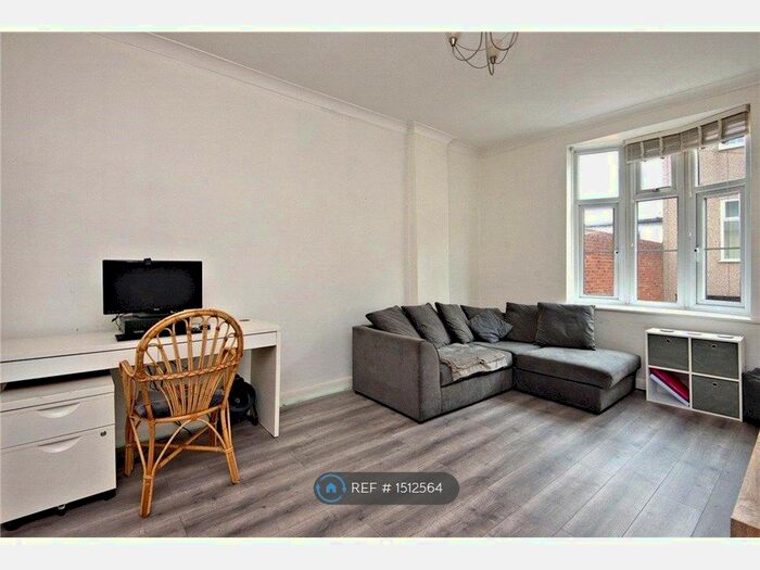 1 Bedroom Flat To Rent In Victoria Court, Southend-On-Sea, SS2
