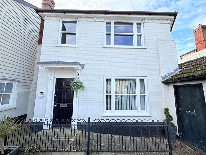 2 Bedroom Flat To Rent In High Street, Clare, CO10