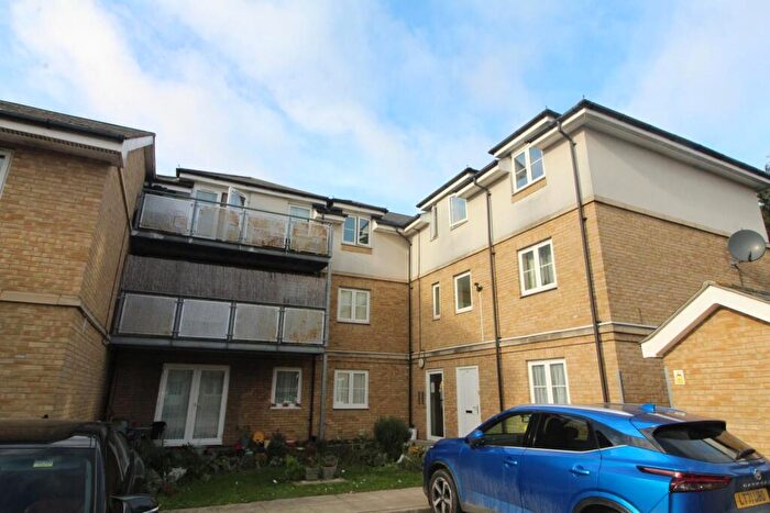 1 Bedroom Flat To Rent In Lockwood Place, Chingford, E4