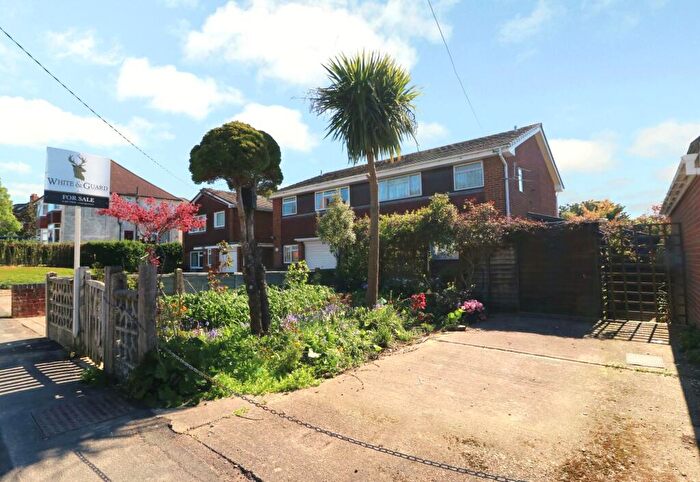 3 Bedroom Semi Detached House For Sale In Seaview Estate, Netley Abbey, SO31