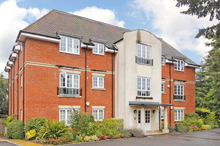 2 Bedroom Apartment For Sale In St. Johns Road, Newbury, Berkshire, RG14
