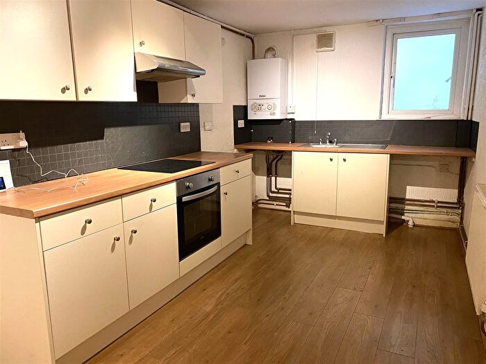 2 Bedroom Flat To Rent In Laws Street, Pembroke Dock, SA72