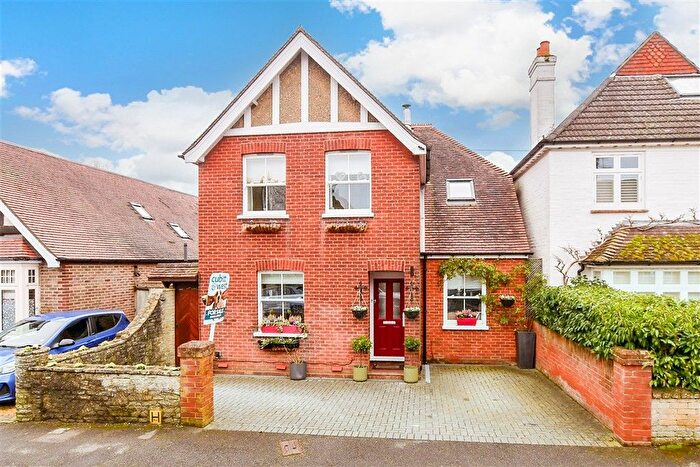 3 Bedroom Detached House For Sale In Barton Road, Bramley, Guildford, Surrey, GU5