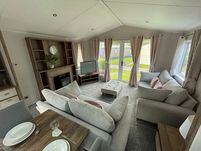 2 Bedroom Mobile/park Home For Sale In Bentham Road, Ingleton, Carnforth, LA6