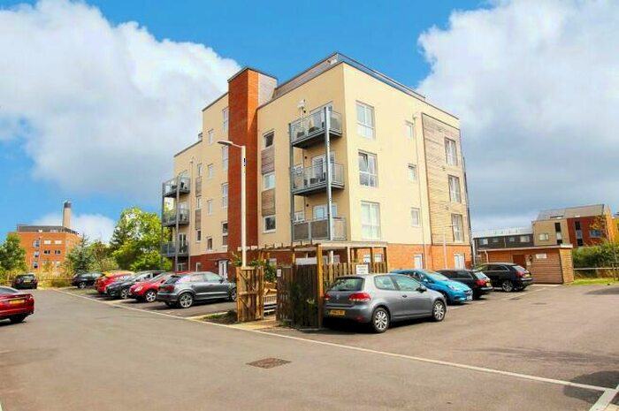 2 Bedroom Flat To Rent In Darwin Avenue, Dartford, DA1