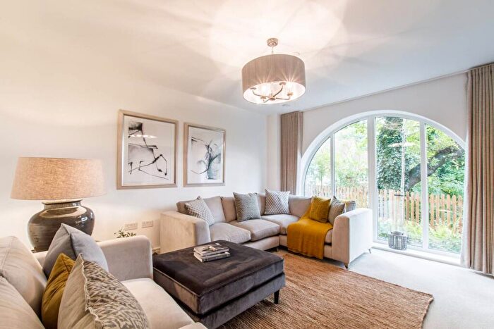 5 Bedroom House To Rent In Cuneo Mews, Mill Hill, London, NW7