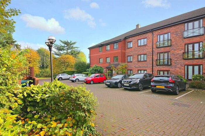 2 Bedroom Flat To Rent In Allum Lane, Elstree, Borehamwood, WD6